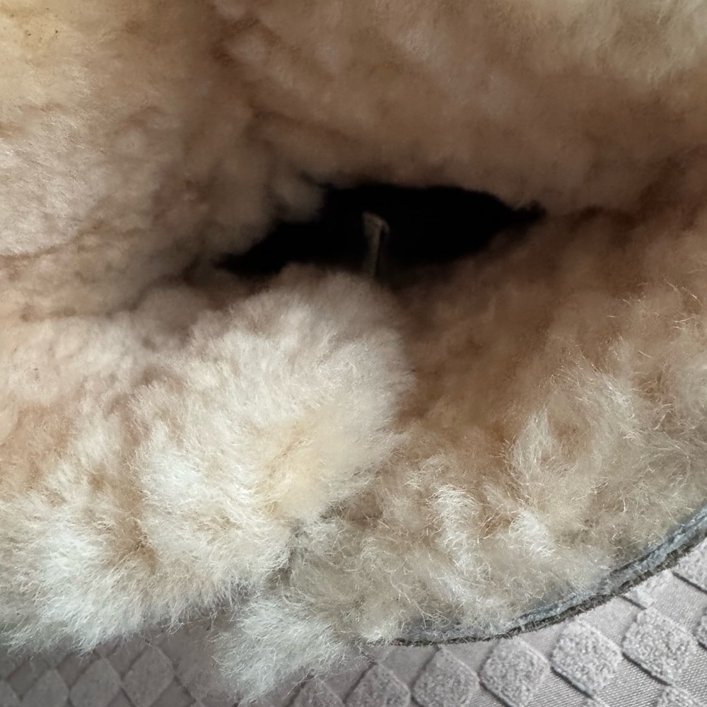 BearPaw Tan Suede Boots With Sheep Skin/ Wool Blend Lining. Size 9 - Picture 9 of 16